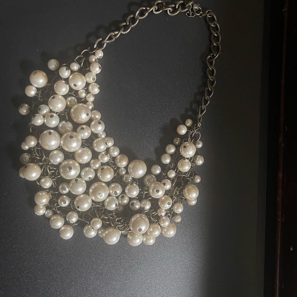 Source Unknown White Statement Necklace With Pear… - image 1